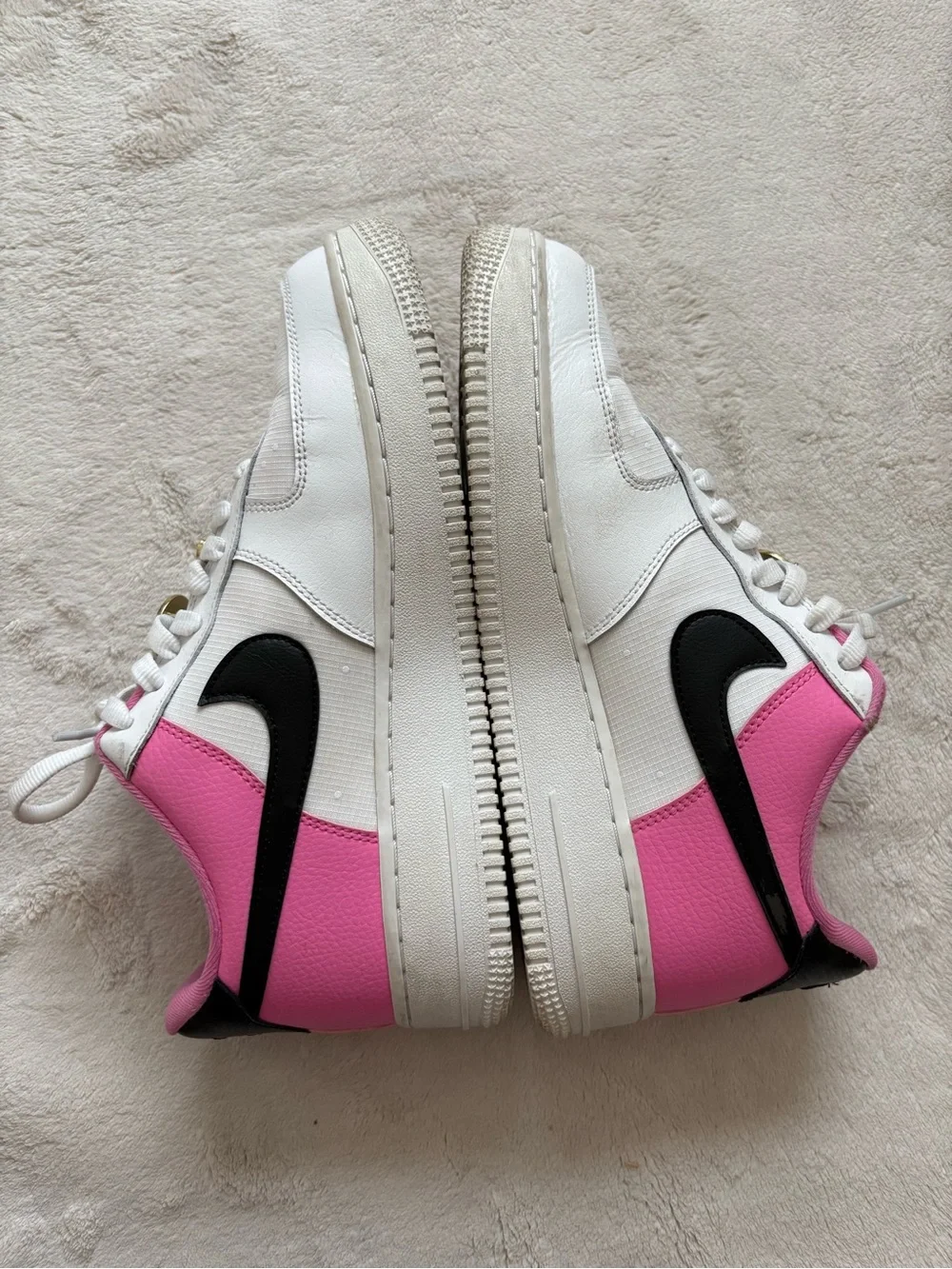 Nike white low